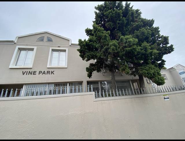 100M² OFFICE TO LET IN WOODSTOCK